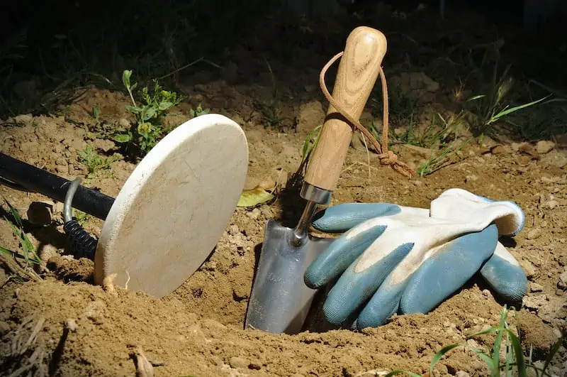 A good metal detecting shovel is paramount