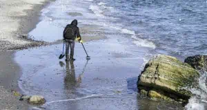 49 Metal Detecting Tips for Underwater Detecting